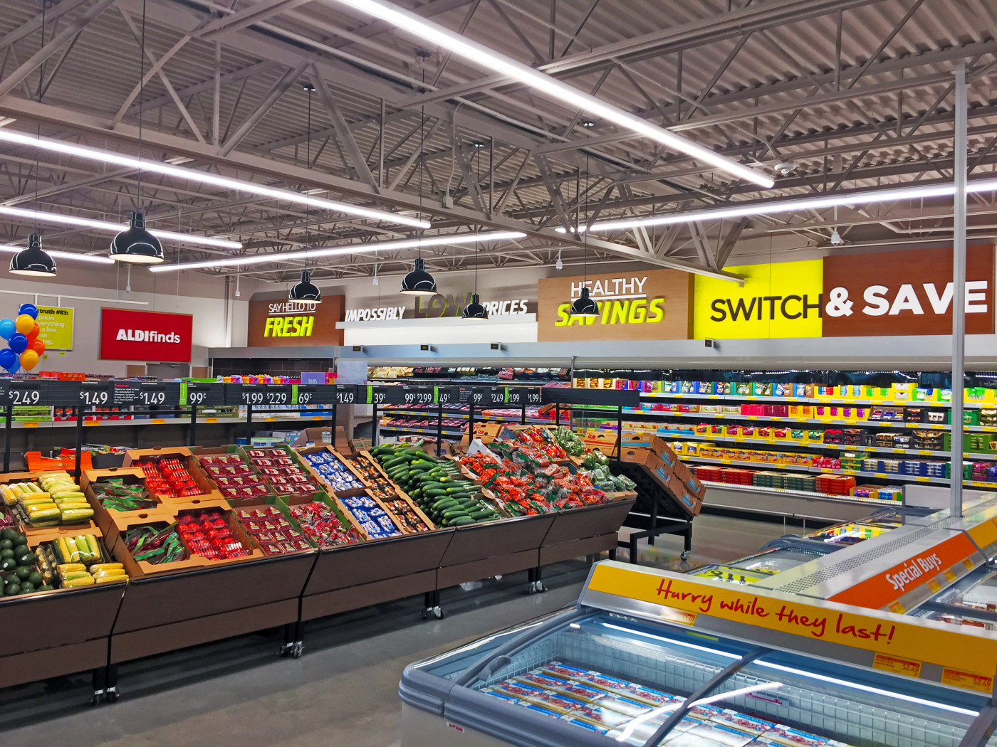 Staples store at Parham Plaza closing